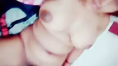 Desi girl offers all her XXX fans to appreciate naked pussy and boobs