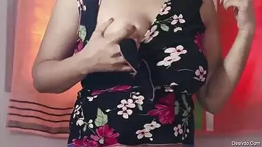 Indian babe showing her big boobs on cam