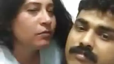 Mms Desi Tamil Guy enjoying girls