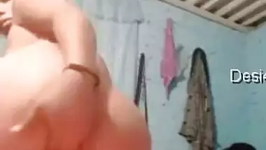 Sexy Bengali Girl MMS Showing Big Ass & Pussy !