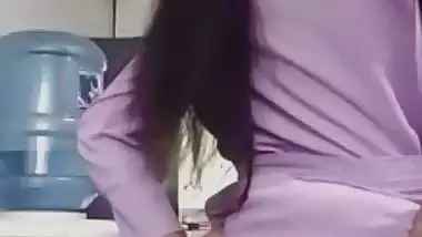 Srilankan girl showing boobs and ass in tuition class