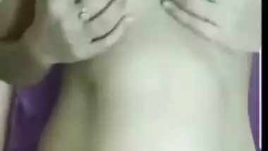 Solo XXX show of the Indian webcam model with tattoo on the tummy