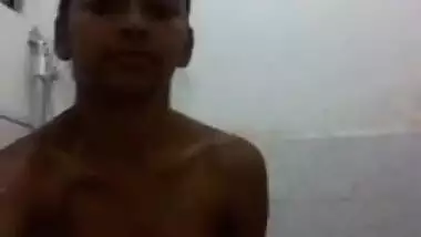 Sexy Bengali chick showing off her bathing clip