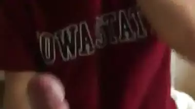 Sexy babe gives an Indian blowjob and makes her guy cum