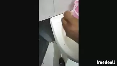 Full MMS video of Desi mom testing XXX pregnancy test in the bathroom