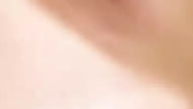 Desi XXX wife exposes nude breasts with pale nipples in MMS video