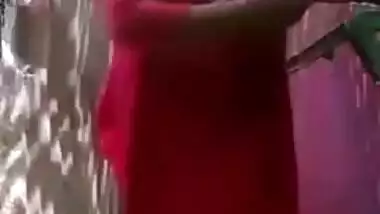 Nephew caught as his village aunty gets outdoor shower, desi XXX mms