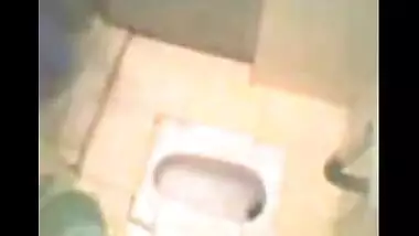 Pissing2