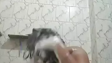 Desi Hot Bhsbhi bathing vdo