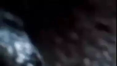 Slim and nude Desi woman does provocative XXX dances in sex video