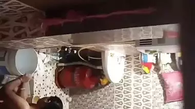Neighbor aunty taking bath caught by voyeur