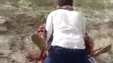 Local Dehati slut outdoor pussy fucking MMS