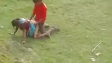 Shocking XXX video! Sexy Desi village aunty fuck with lovers outdoor
