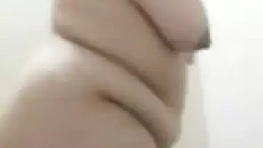 Malayali aunty bathing nude showing pussy