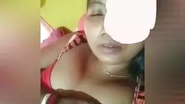 Indian babe is proud of XXX boobs so she exposes them and licks nipple