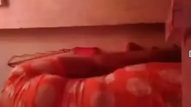 Amateur solo video of the Indian with purple nails exposing twat
