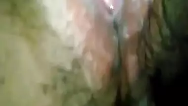 Whore sits with spread XXX legs but Indian boy films a close-up sex video