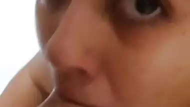 Seductive eyes girlfriend Indian blowjob in nudity