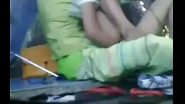 Indian outdoor sex scandal of Desi young students open sex in park