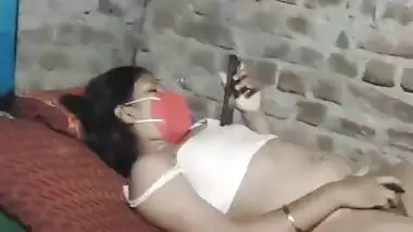 Desi Indian Village Girl Ne Porn Dekh Kar Apni Choot Me Ungli Ki Aur Boobs Bhi Dabane Lgi