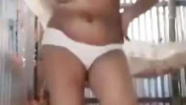 Desi chick from the village shakes tits and ass for amateur XXX cam