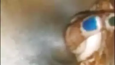 South Indian girl fingering her wet pussy on cam