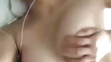 Indian nude girl shows her big, tight boobs in MMS