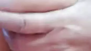 New Chamet video of desi girl in nighty showing nude figure