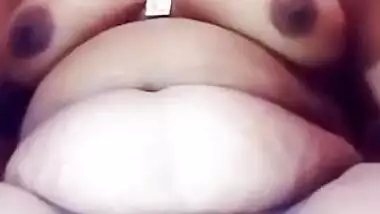 Desi pussy dildoing with videshi vibrator MMS clip