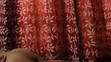 Desi aunty giving handjob to her secret lover