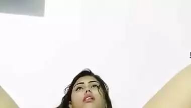 Today Exclusive- Cute Desi Girl Showing Her Boobs And Pussy