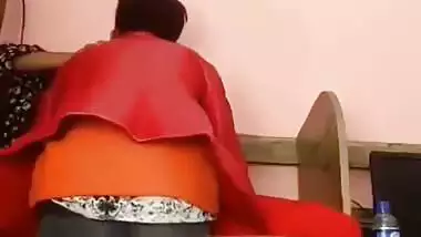 Hijabi girl’s Pakistani porn from her computer class