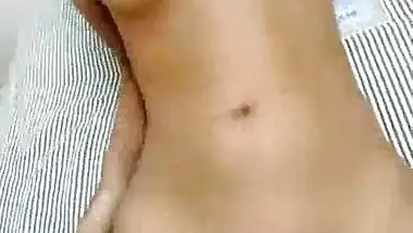 Amateur Indian nude girl sex with her bf goes viral