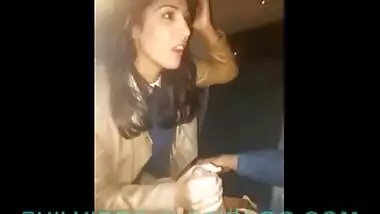 Hardcore oral sex with Delhi girl outdoor in car