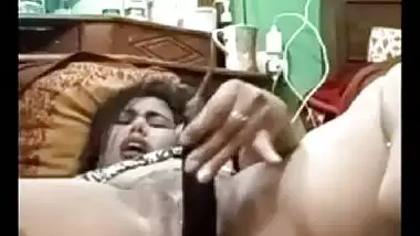 Horny slut masturbating fuck holes for double pleasure