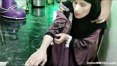 Indian Muslim Couple Hot Wife In Burqa Fucked In Kitchen