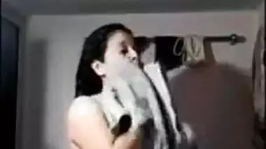 Hidden cam showing mature nude hindi aunty